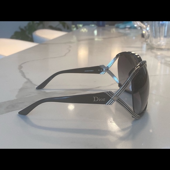 Christian Dior Sydney Sunglasses - Picture 6 of 10